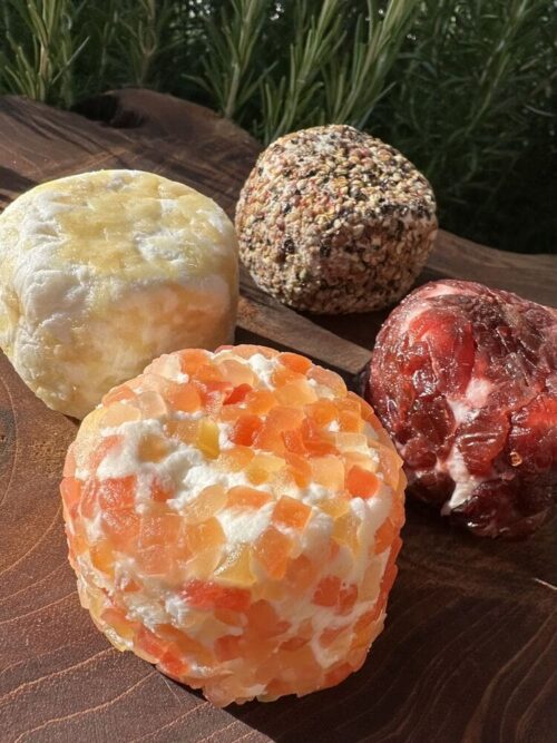 Ziegenfrischkäse Kugel mit Papaya, Ingwer, Pfeffer, Cranberry